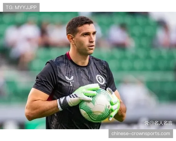 拜仁诺伊尔伤缺影响后场出球,乌尔比希门线技术面临考验